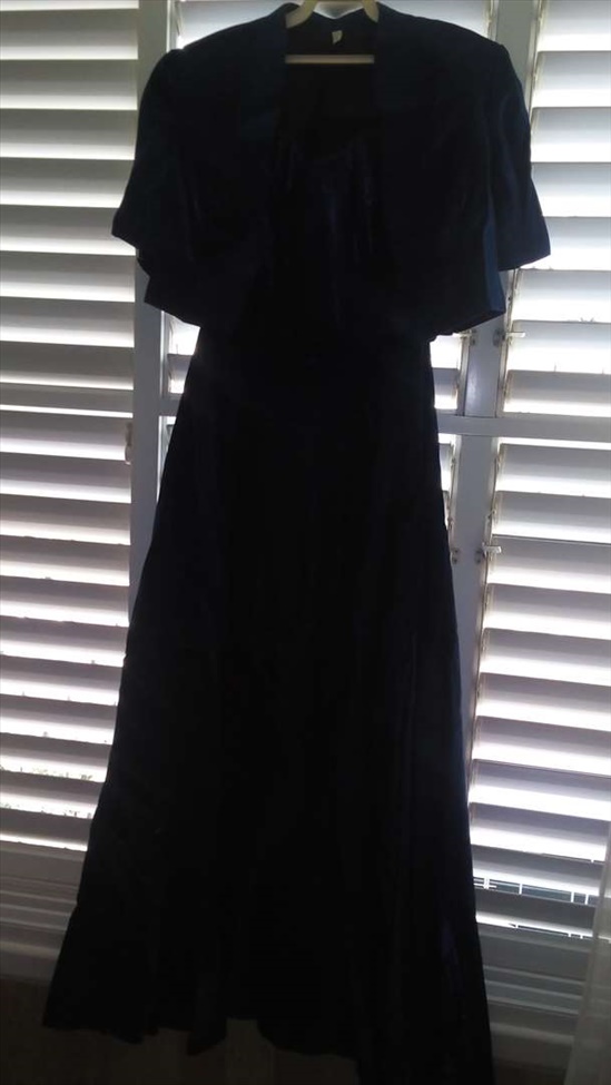 שמלה ארוכה עם עליונית בצבע רויאל 