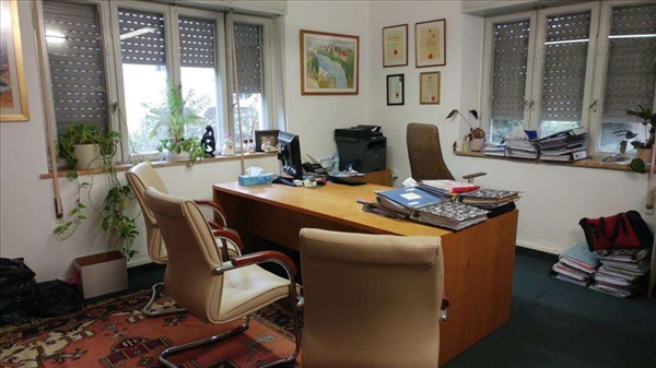 תמונה 1 ,שולחן מנהלים  למכירה בירושלים ציוד משרדי  ריהוט משרדי