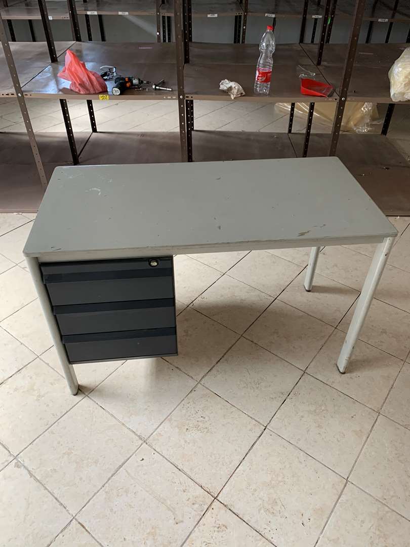 תמונה 1 ,שולחן מתכת אכותי למשרד/ מגירות למכירה בגן הדרום ריהוט  ריהוט משרדי