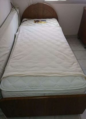 מיטת יחיד+ מזרן 