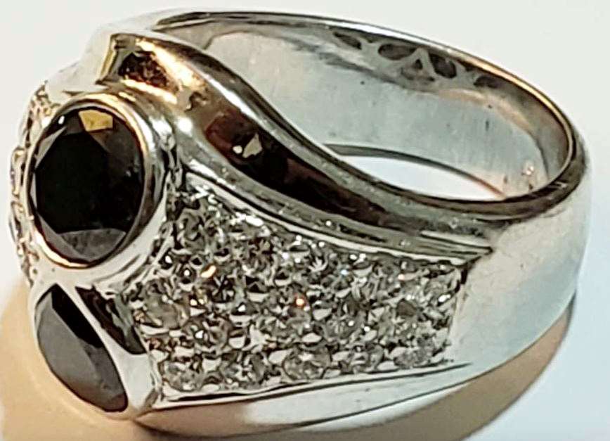 תמונה 3 ,טבעת זהב מרשימה משובצת יהלומים למכירה בפתח תקווה תכשיטים  טבעות