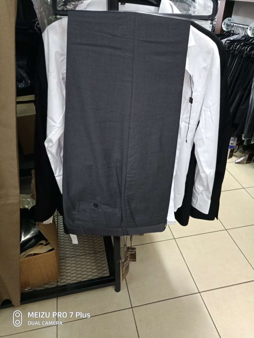 תמונה 2 ,סטוק מכנסיים למכירה באלעד עסקים למכירה/למסירה  אופנה וביגוד