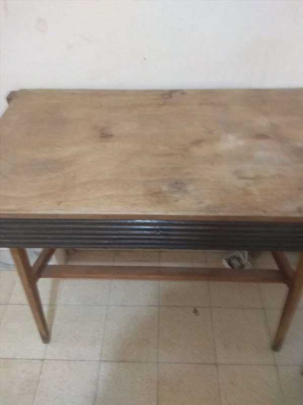 תמונה 1 ,שולחן עם מגירה קטנה למכירה בתל אביב ריהוט  שונות