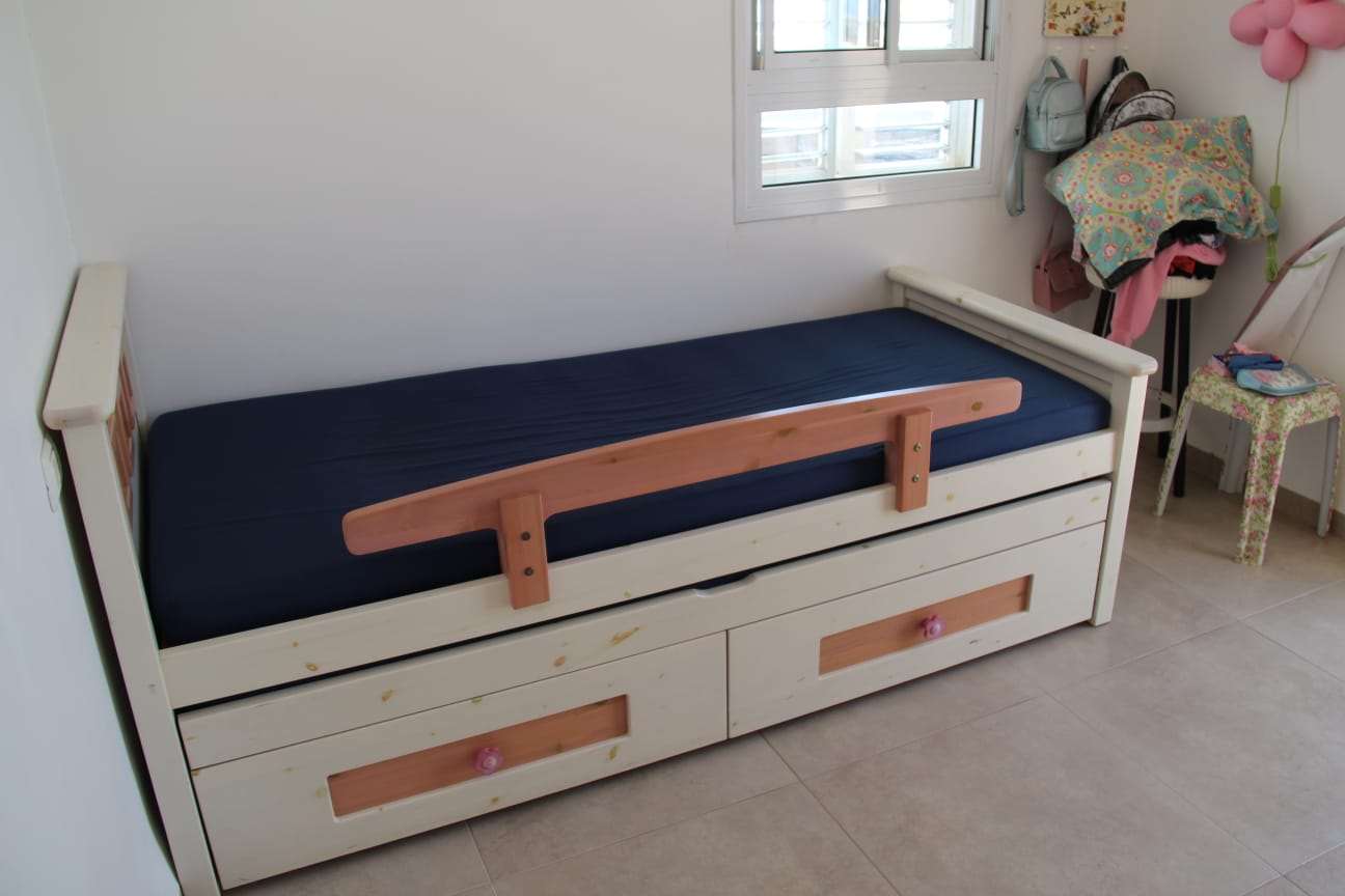 תמונה 2 ,מיטת ילדים מעץ אורן מלא למכירה בחיפה ריהוט  מיטות