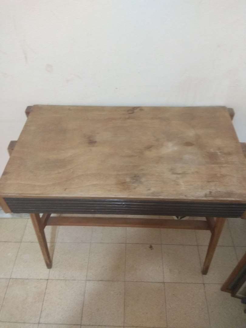 תמונה 2 ,שולחן עם מגירה קטנה למכירה בתל אביב ריהוט  שונות