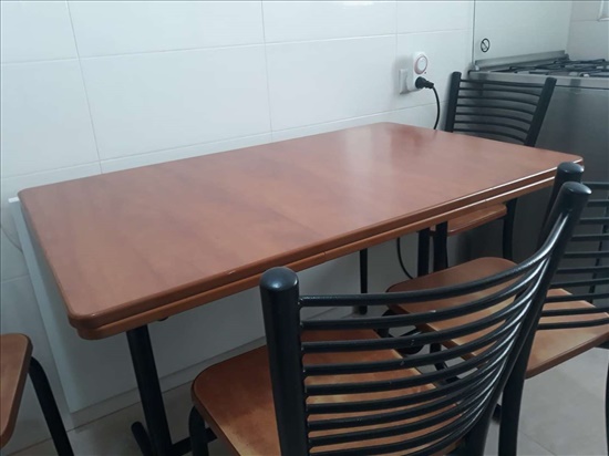 שולחן ו4 כסאות למטבח 