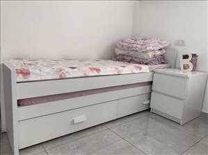 מיטת יחיד לבנה 