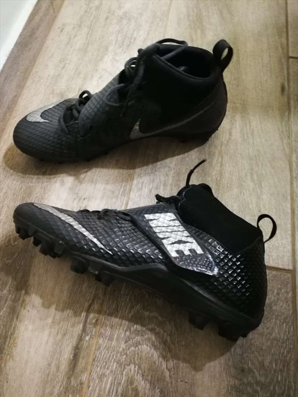 תמונה 1 ,נעלי פוטבול למכירה במודיעין-מכבים-רעות ציוד ספורט  ביגוד ונעליים מקצועיות