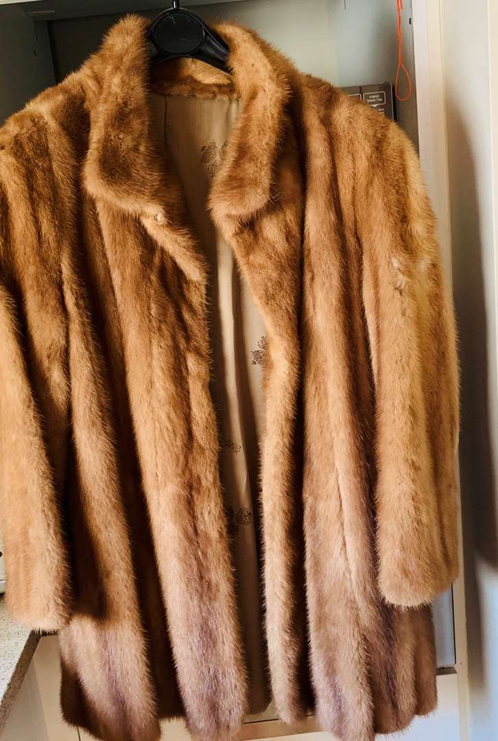 תמונה 1 ,מעיל מפרוות מינק  למכירה בתל אביב ביגוד ואביזרים  מעילים וג'קטים