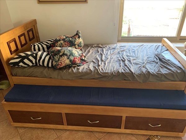 תמונה 1 ,מיטת יחיד נפתחת מעץ מלא (מייפל למכירה בירושלים ריהוט  מיטות