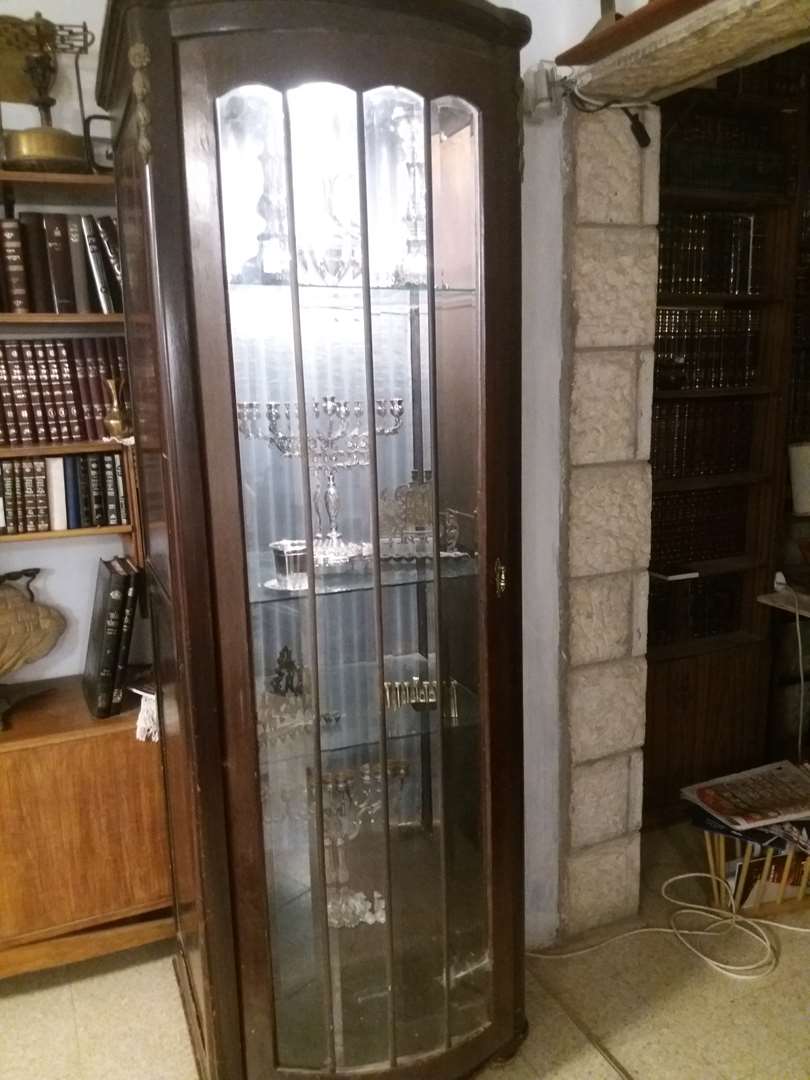 תמונה 2 ,וטרינה מזנון למכירה בירושלים ריהוט  ענתיקות