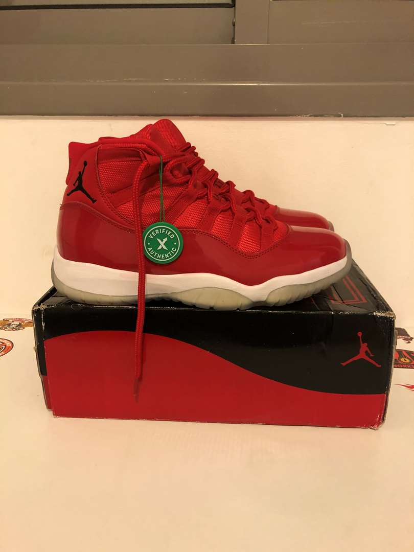 תמונה 2 ,Jordan 11 retro win like 96 למכירה ברמות  ביגוד ואביזרים  נעליים