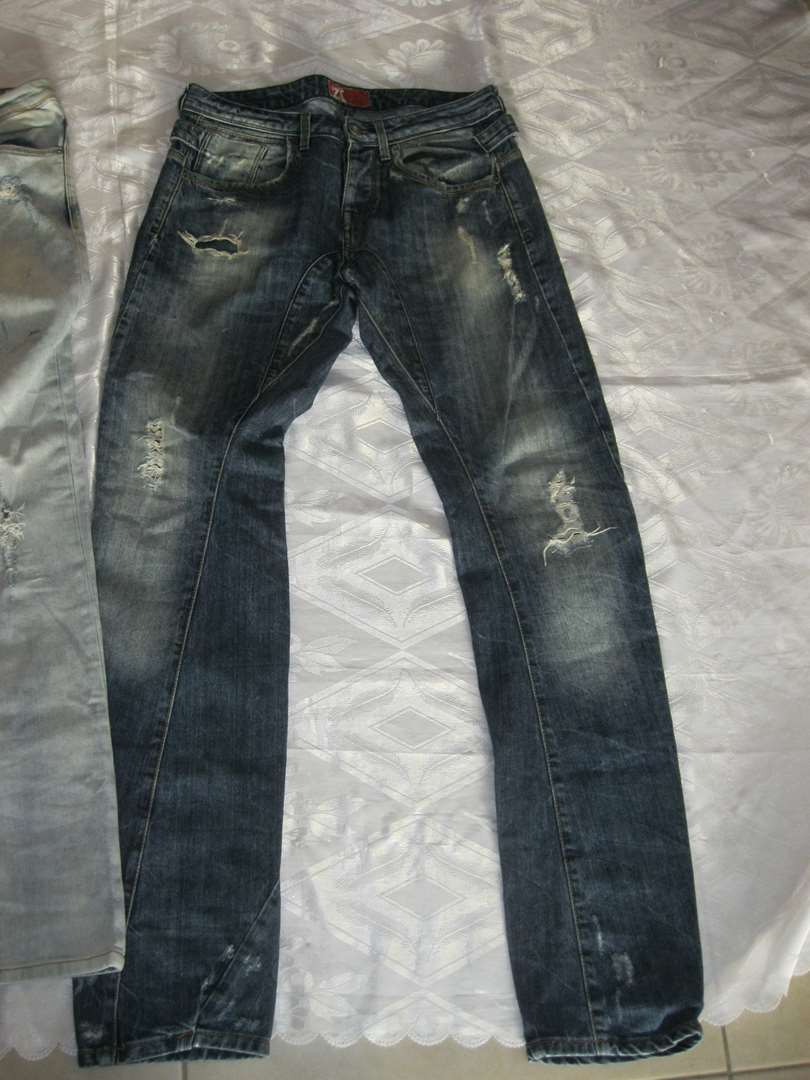 תמונה 1 ,מכנס גינס זארה עם קרעים למכירה בחולון ביגוד ואביזרים  ג'ינסים ומכנסיים