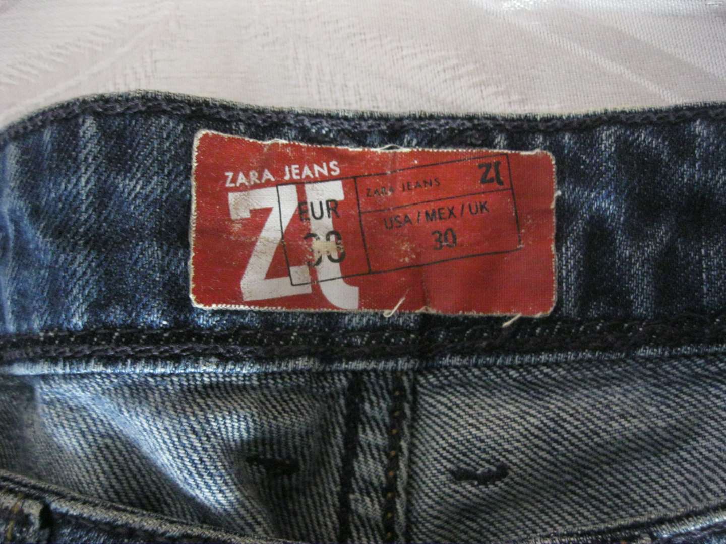 תמונה 3 ,מכנס גינס זארה עם קרעים למכירה בחולון ביגוד ואביזרים  ג'ינסים ומכנסיים