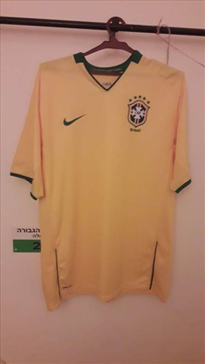 חולצה של נבחרת ברזיל משנת 2008 