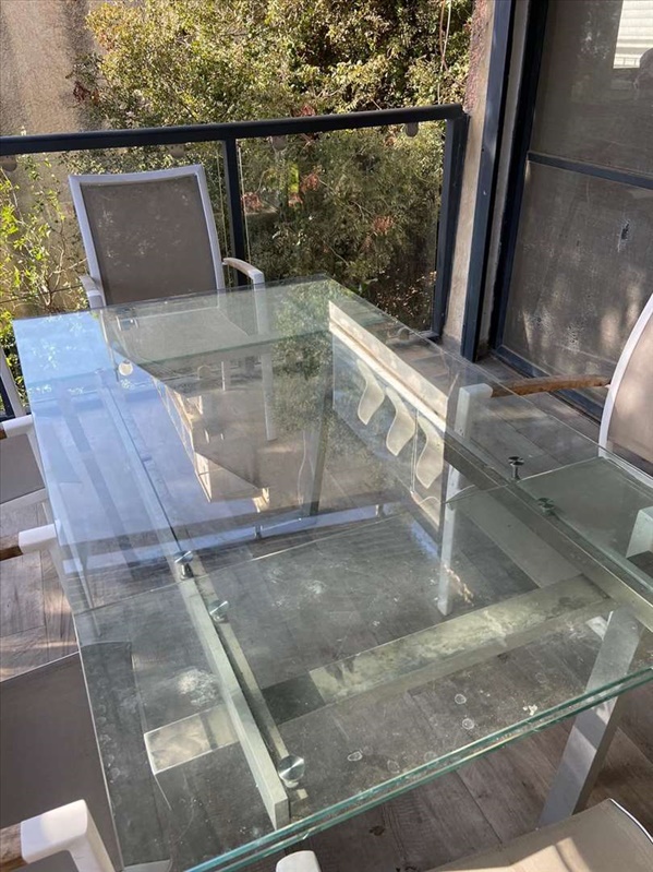תמונה 1 ,שולחן אוכל מזכוכית למכירה בחיפה ריהוט  שולחנות