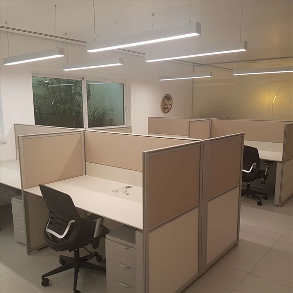 תמונה 1 ,4 שולחנות וכסאות למכירה בתל אביב ציוד משרדי  ריהוט משרדי