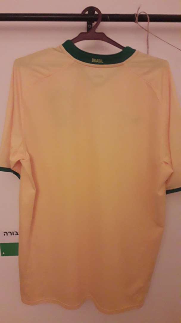 תמונה 3 ,חולצה של נבחרת ברזיל משנת 2008 למכירה בלהבות הבשן ביגוד ואביזרים  חולצות