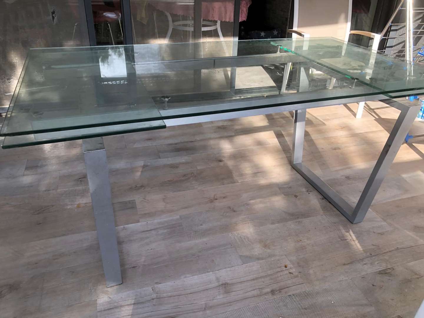 תמונה 3 ,שולחן אוכל מזכוכית למכירה בחיפה ריהוט  שולחנות