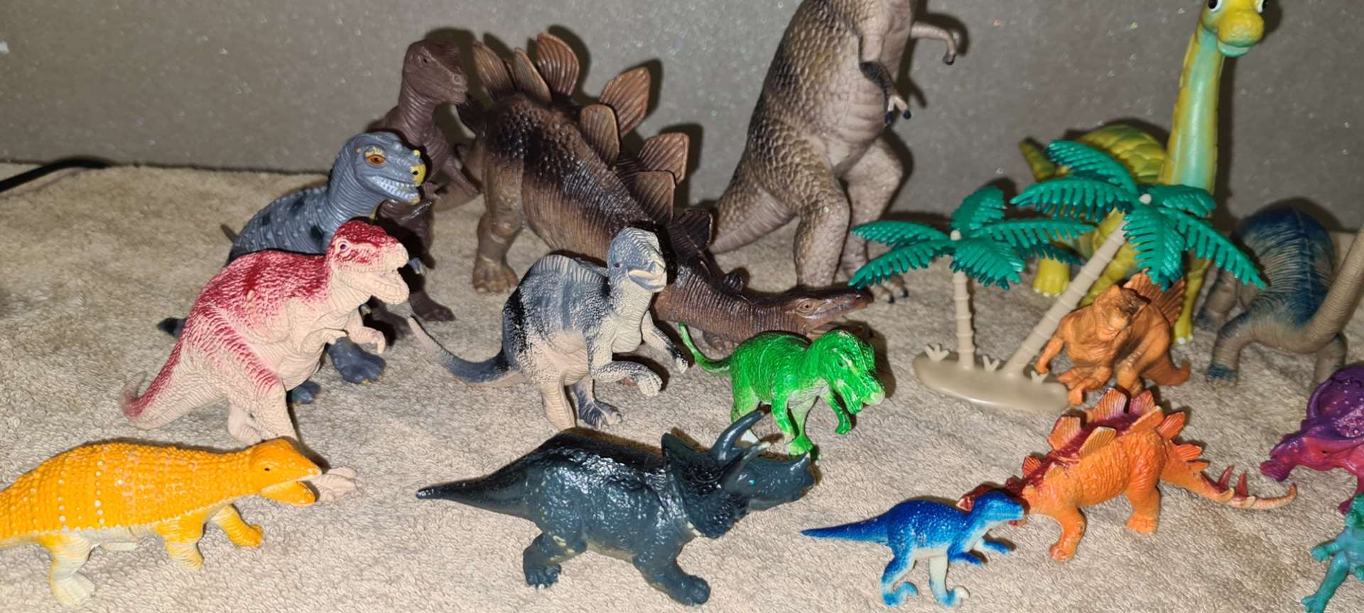 תמונה 1 ,דינוזאורים יפהפיים! שמורים כחד למכירה בחולון לתינוק ולילד  משחקים וצעצועים