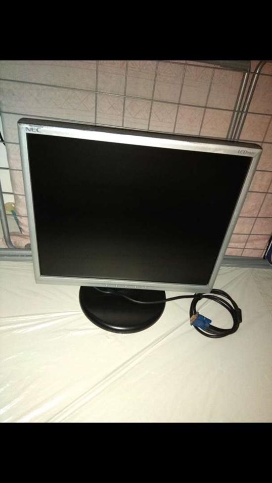 מסך LCD 190v למחשב נייח.חברת NEC