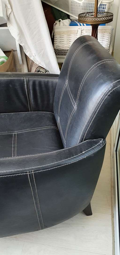 תמונה 2 ,כורסא בצבע שחור במצב מעולה למכירה בתל אביב ריהוט  כורסאות ומושבי עיסוי