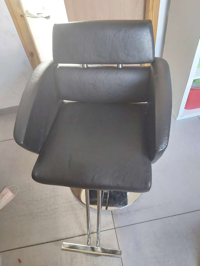 תמונה 2 ,כסא+ כיור+ 150 צבעי שוורצקוף למכירה ברמת מגשימים ציוד לעסקים  ציוד למספרה