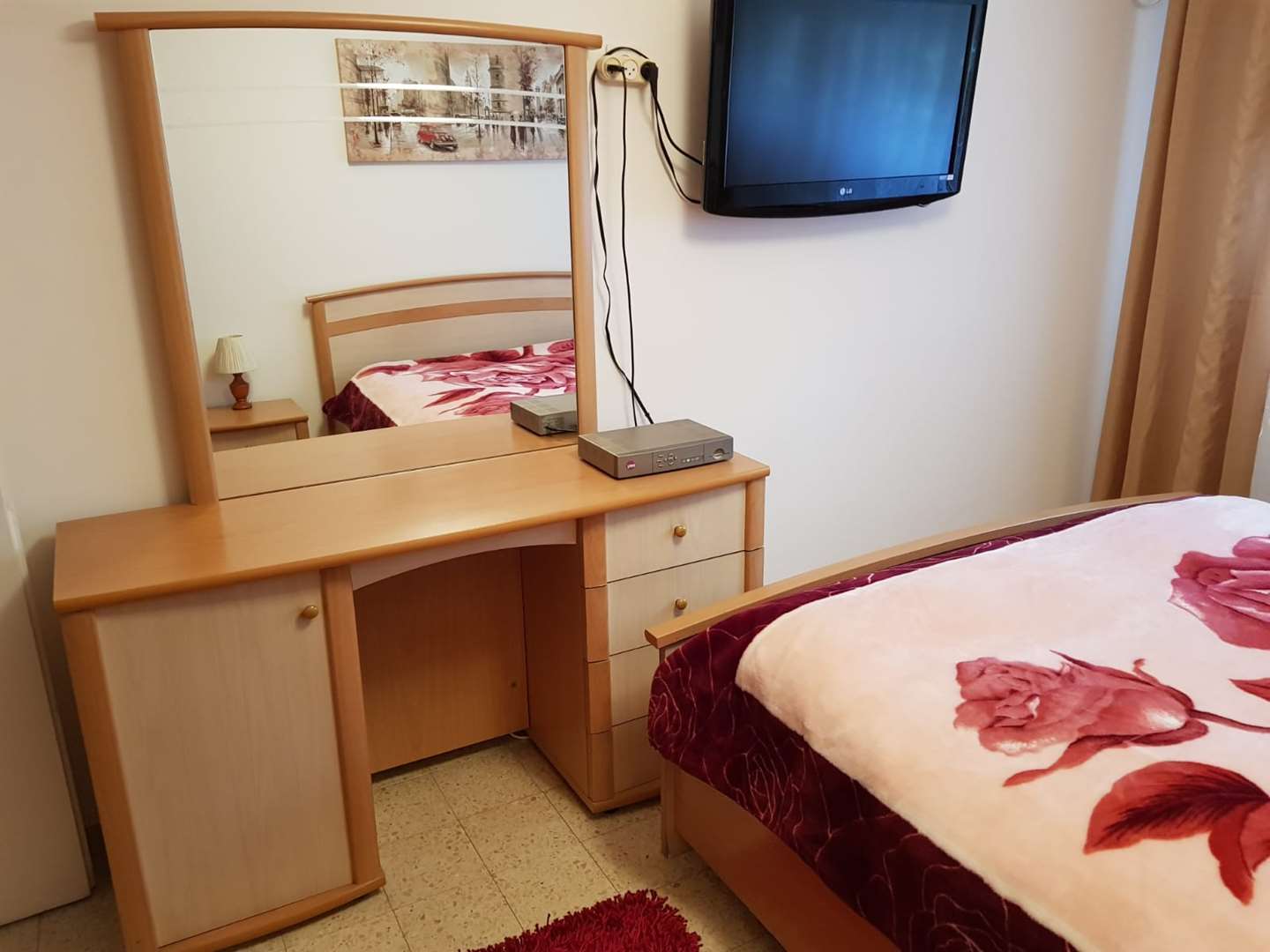 תמונה 2 ,מיטה,ארון,שידות וקומוד למכירה בחיפה ריהוט  חדרי שינה