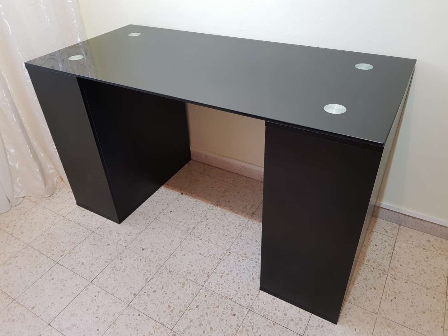 תמונה 1 ,שולחן למכירה בחיפה ריהוט  ריהוט משרדי