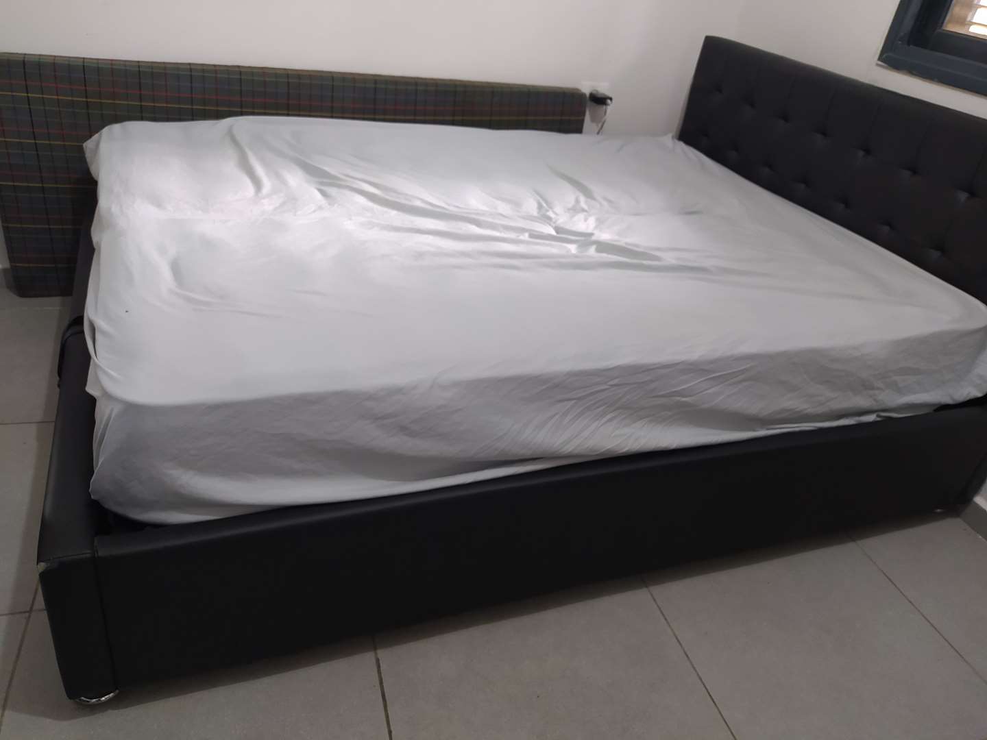 תמונה 3 ,מיטה זוגית עם ארגז למכירה באורנית ריהוט  מיטות