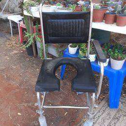 תמונה 1 ,כסא גלגלים למקלחת למכירה בפרדס-חנה ציוד סיעודי/רפואי  כסא גלגלים