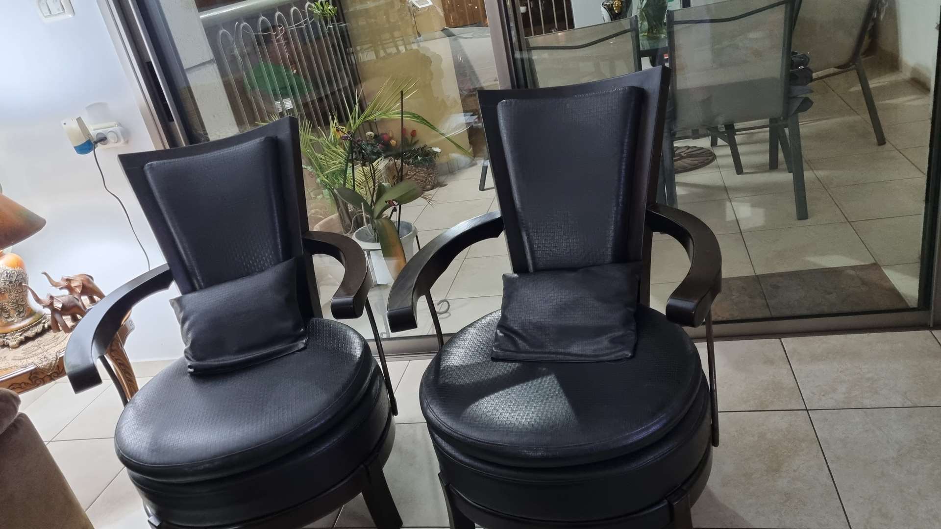 תמונה 2 ,2 כורסאות דמוי עור למכירה בגבעתיים ריהוט  כורסאות