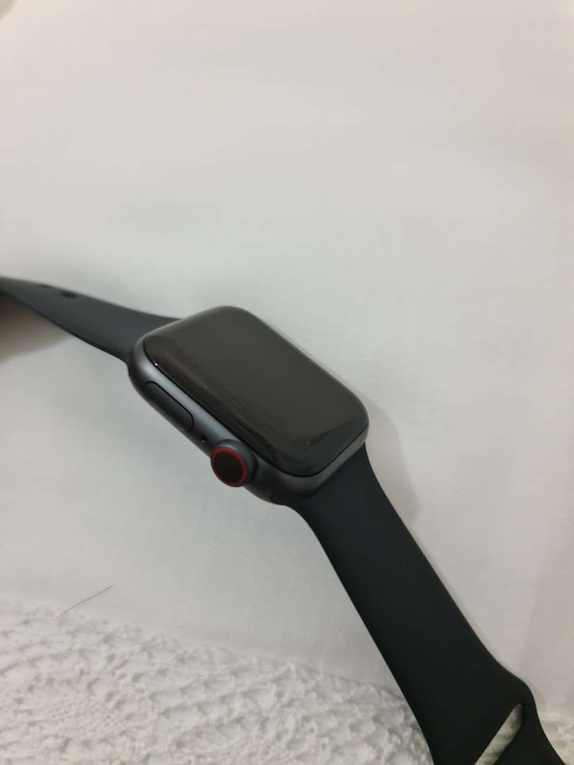 תמונה 2 ,apple watch series 6  למכירה ברמת גן מוצרי Apple  אחר