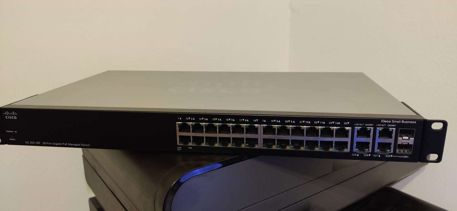 תמונה 4 ,Cisco 28-Port Gigabit PoE מתג למכירה בפתח תקווה מחשבים וציוד נלווה  שונות