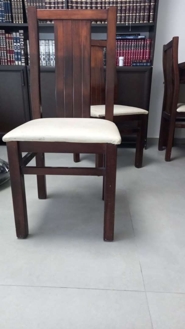 תמונה 1 ,שולחן ושש כיסאות, מהמם למכירה בירושלים ריהוט  פינת אוכל