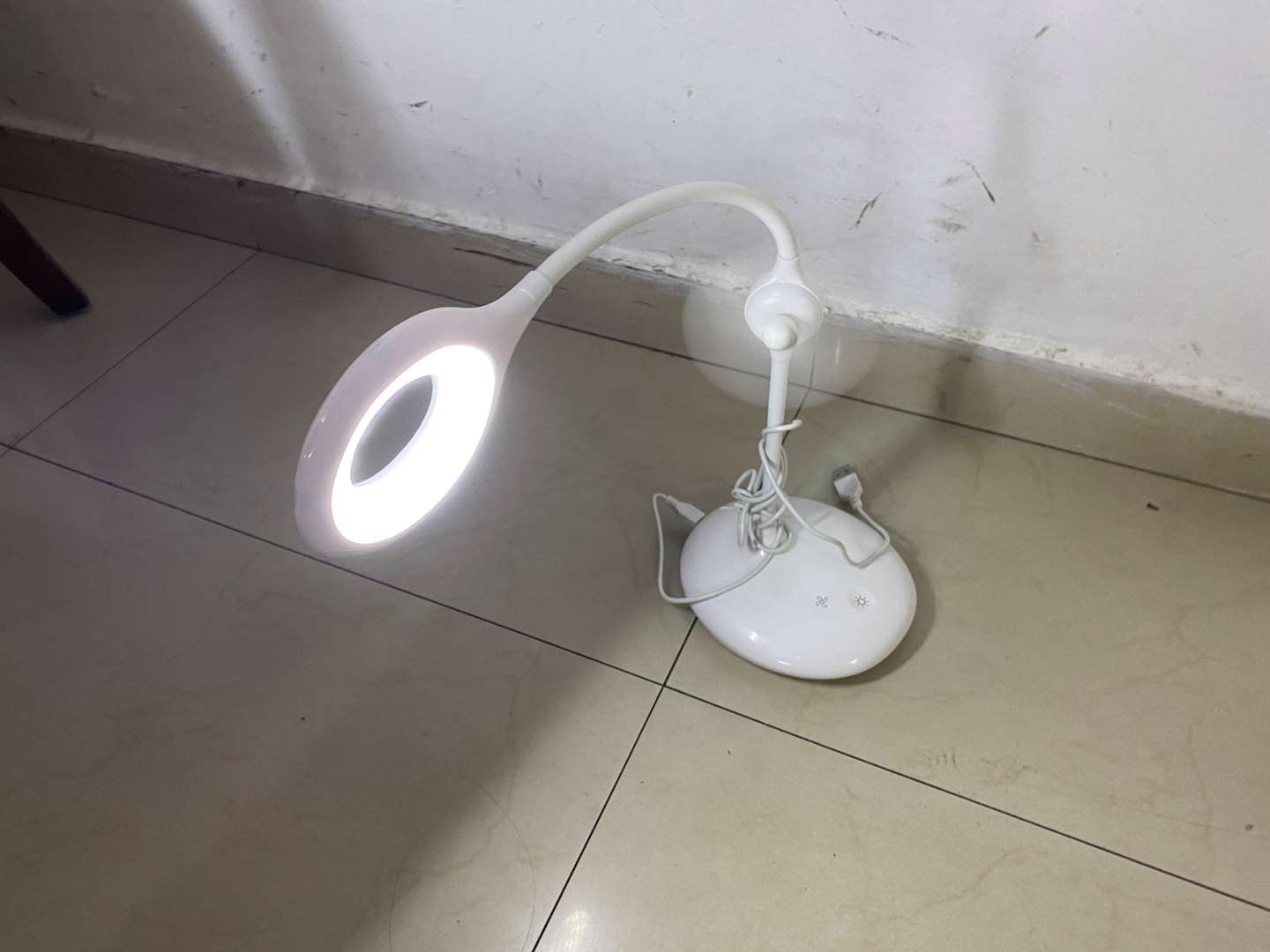 תמונה 3 ,מנורת לילה ומאוורר נטען איכותי למכירה בבני ברק מוצרי חשמל  תאורה ונברשות