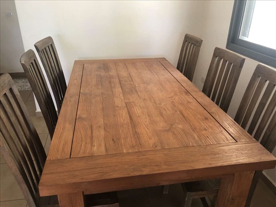 שולחן אוכל ו-6 כסאות 