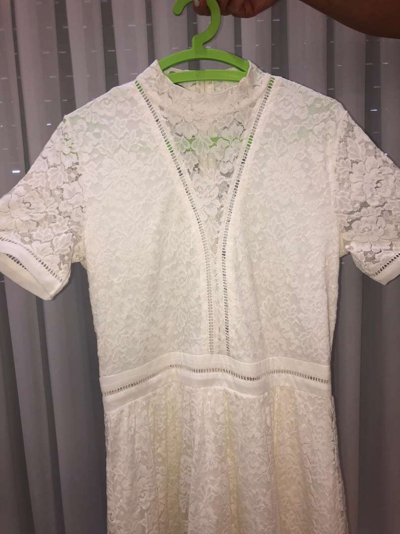 תמונה 2 ,שמלה לבנה חגיגית למכירה באשדוד ביגוד ואביזרים  שמלות ערב