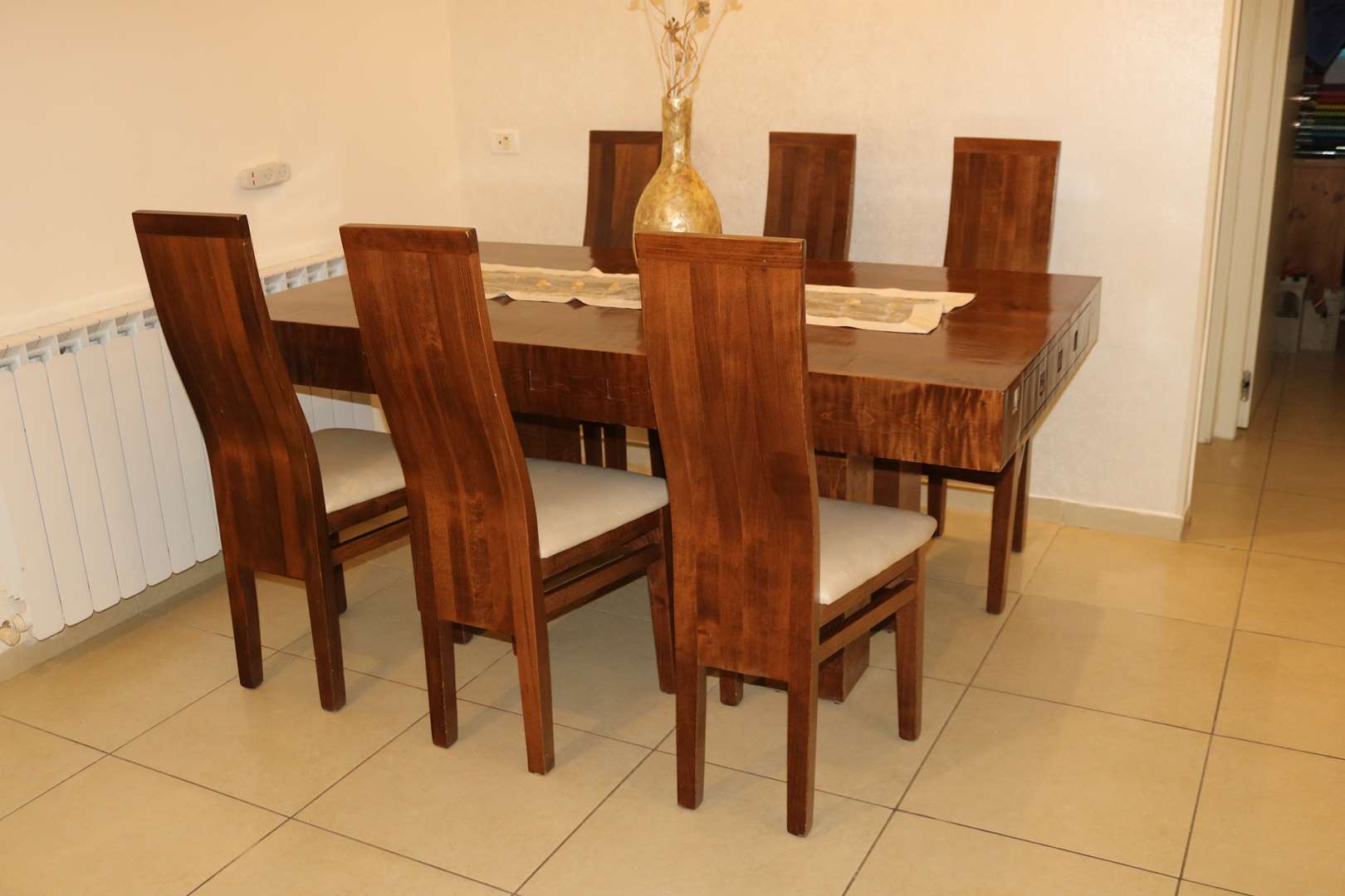תמונה 4 ,שולחן + 6 כסאות עץ מייפל מלא למכירה בירושלים ריהוט  פינת אוכל