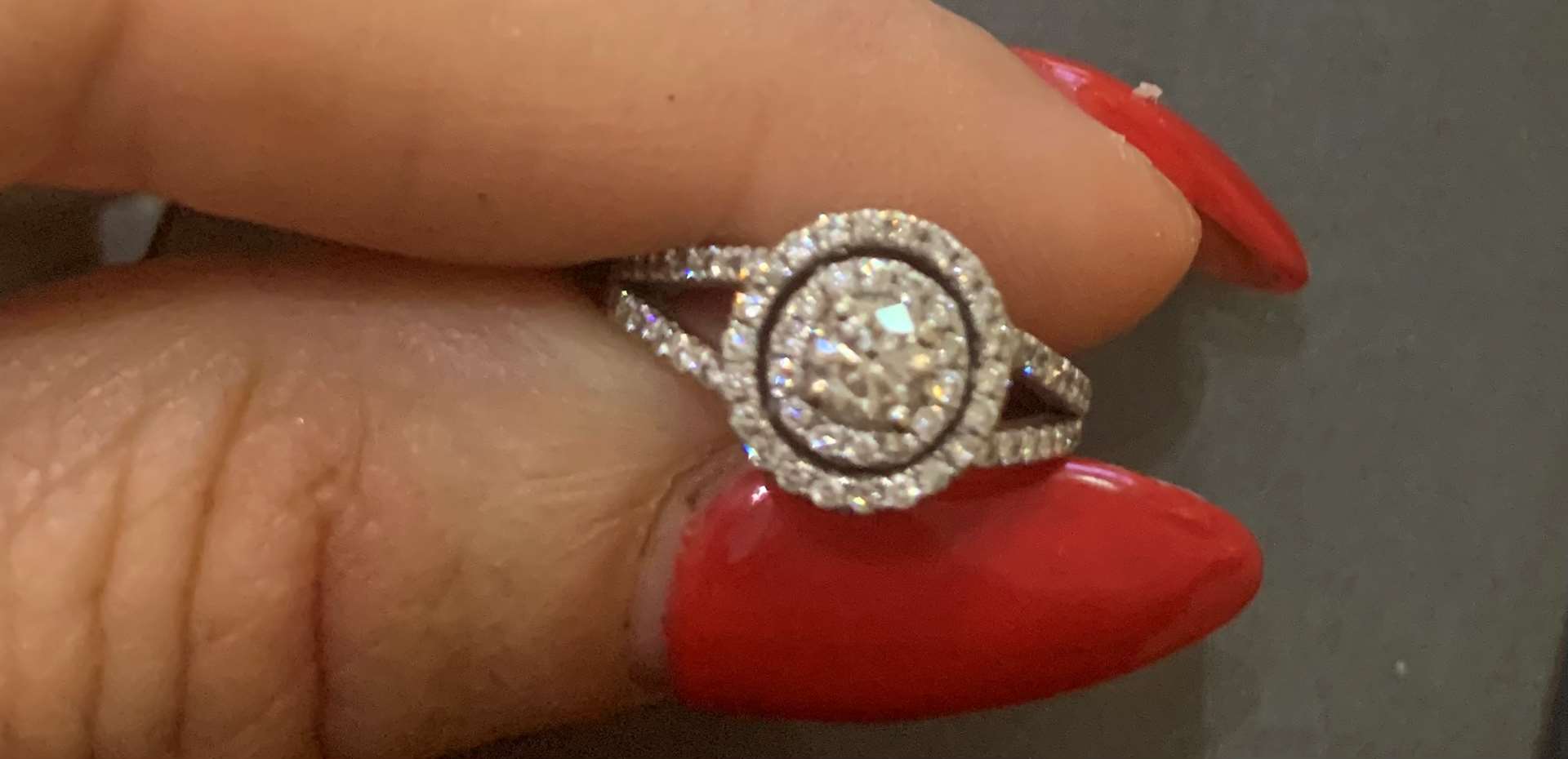 תמונה 2 ,טבעת משובצת יהלומים מזהב לבן למכירה בחדרה תכשיטים  טבעות