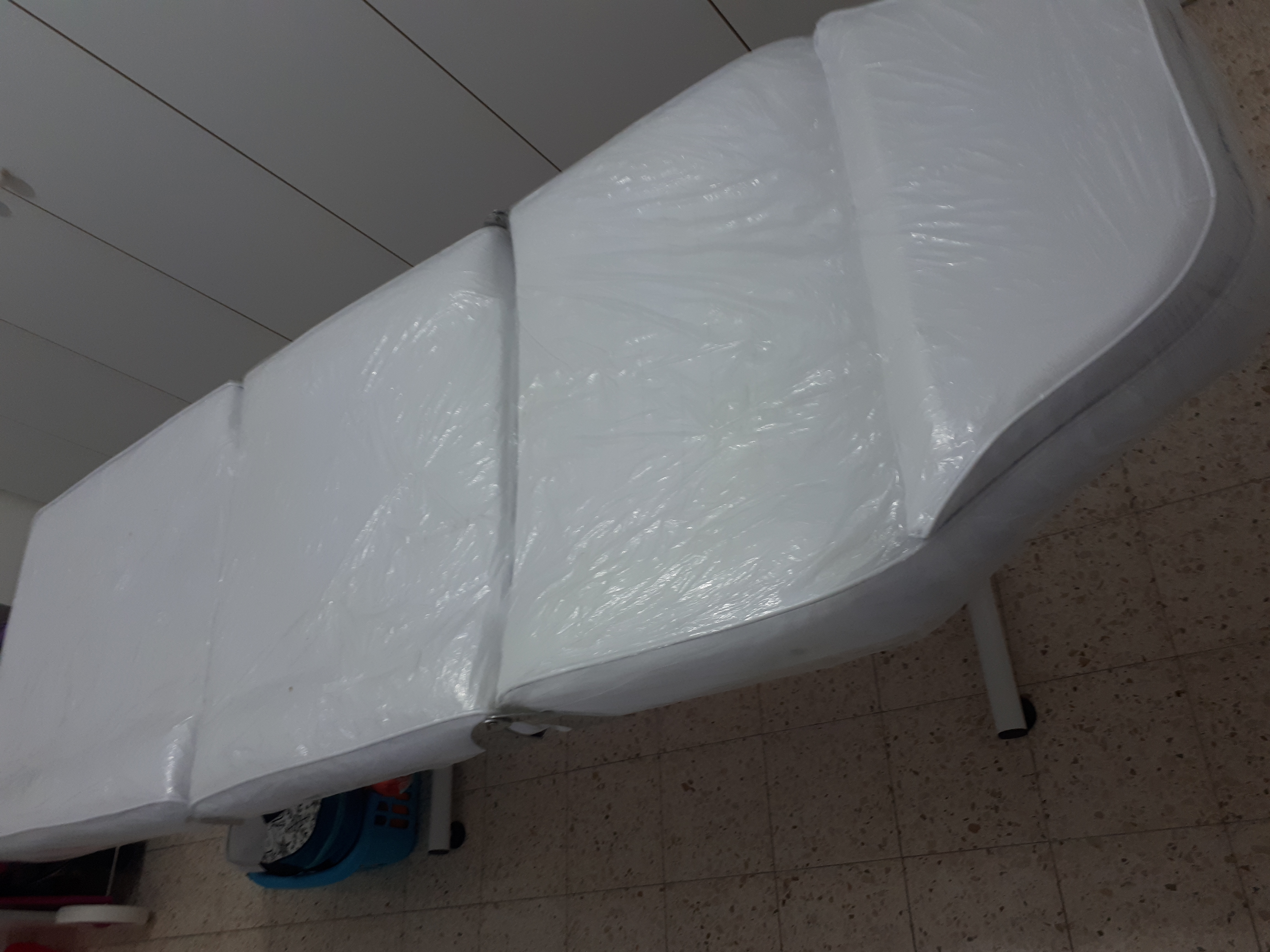 תמונה 2 ,מיטה לטיפולי קוסמטיקה למכירה בחיפה ציוד לעסקים  ציוד לקליניקות ומרפאות