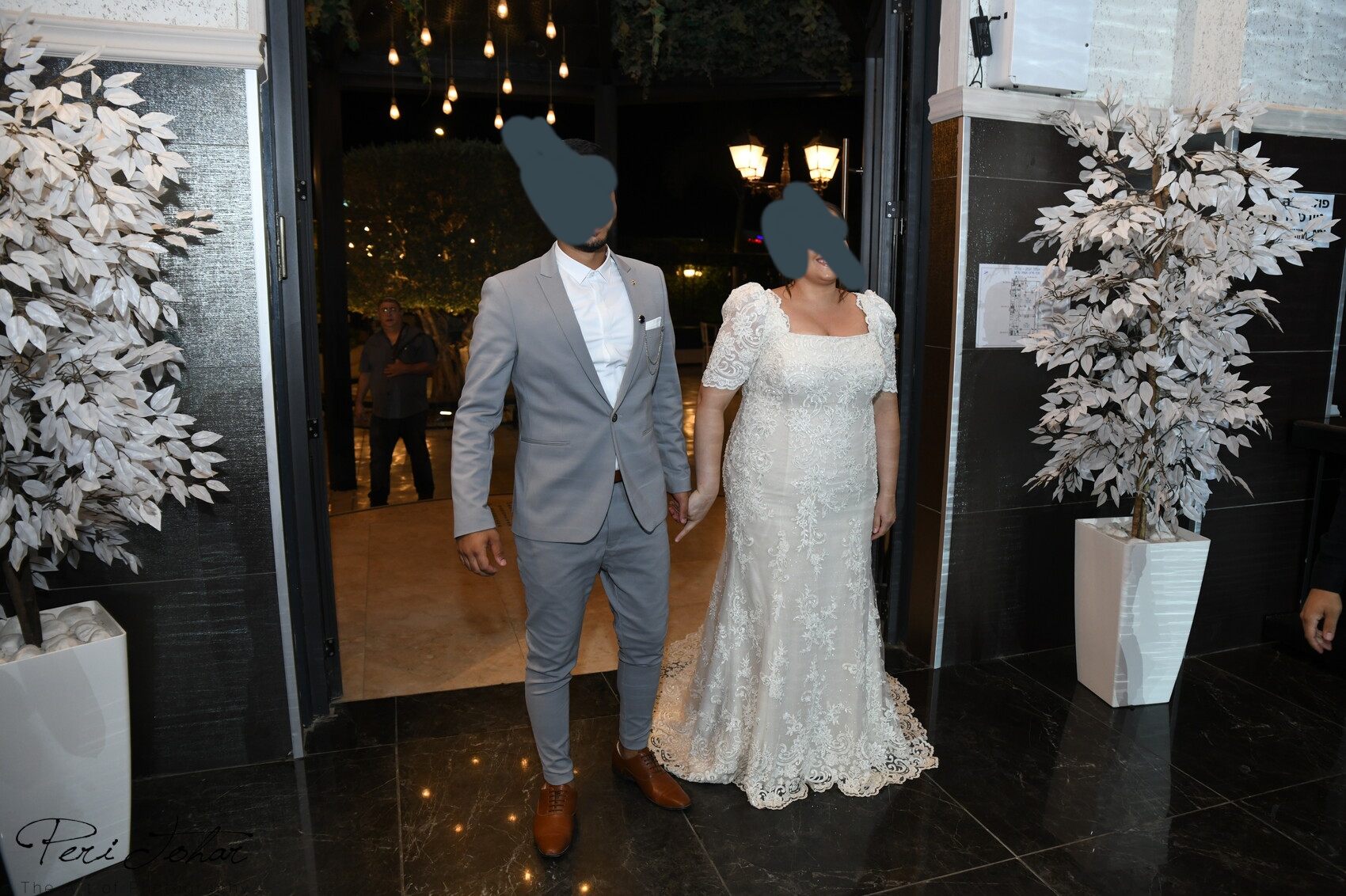 תמונה 1 ,2 שמלות כלה - מידות גדולות  למכירה ביוקנעם עילית לחתן ולכלה  ביגוד לכלה