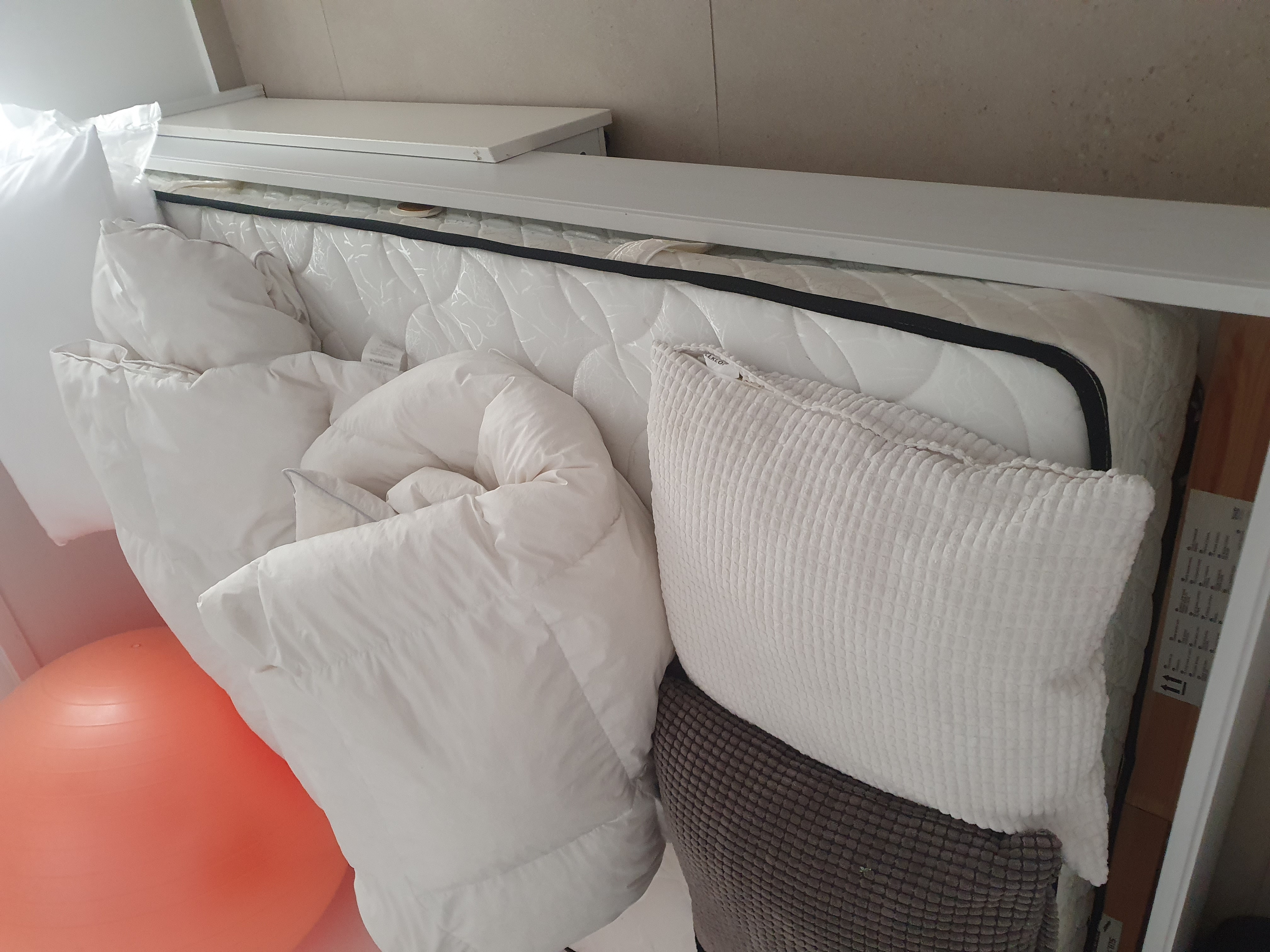 תמונה 2 ,מיטה זוגית עם מזרן למכירה בבית אריה ריהוט  מיטות