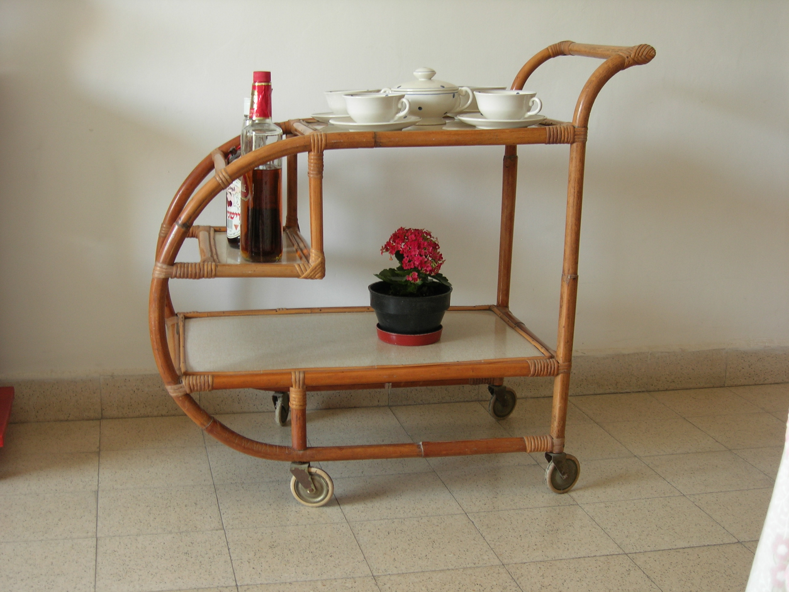 תמונה 1 ,עגלת תה מבמבוק למכירה בגבעתים אספנות  אחר