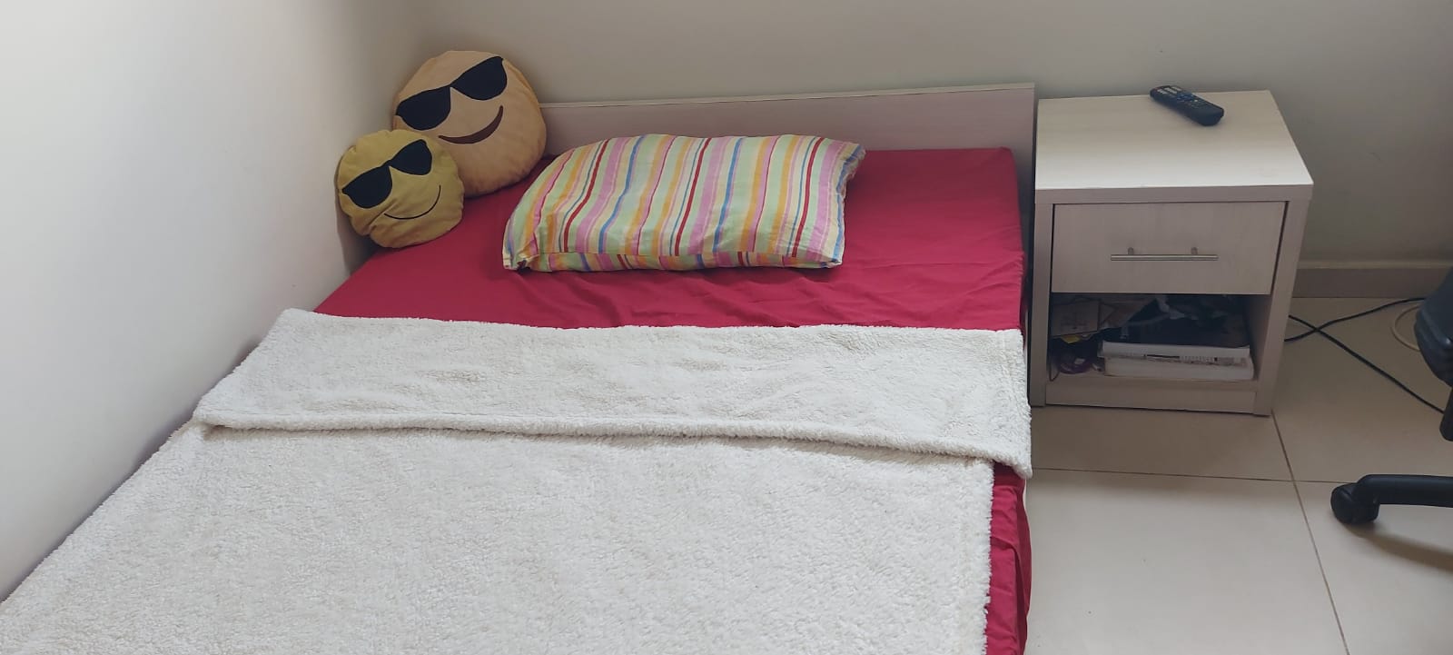 תמונה 2 ,מיטה וחצי  + מזרן- נוער  למכירה בפתח תקווה ריהוט  מיטות