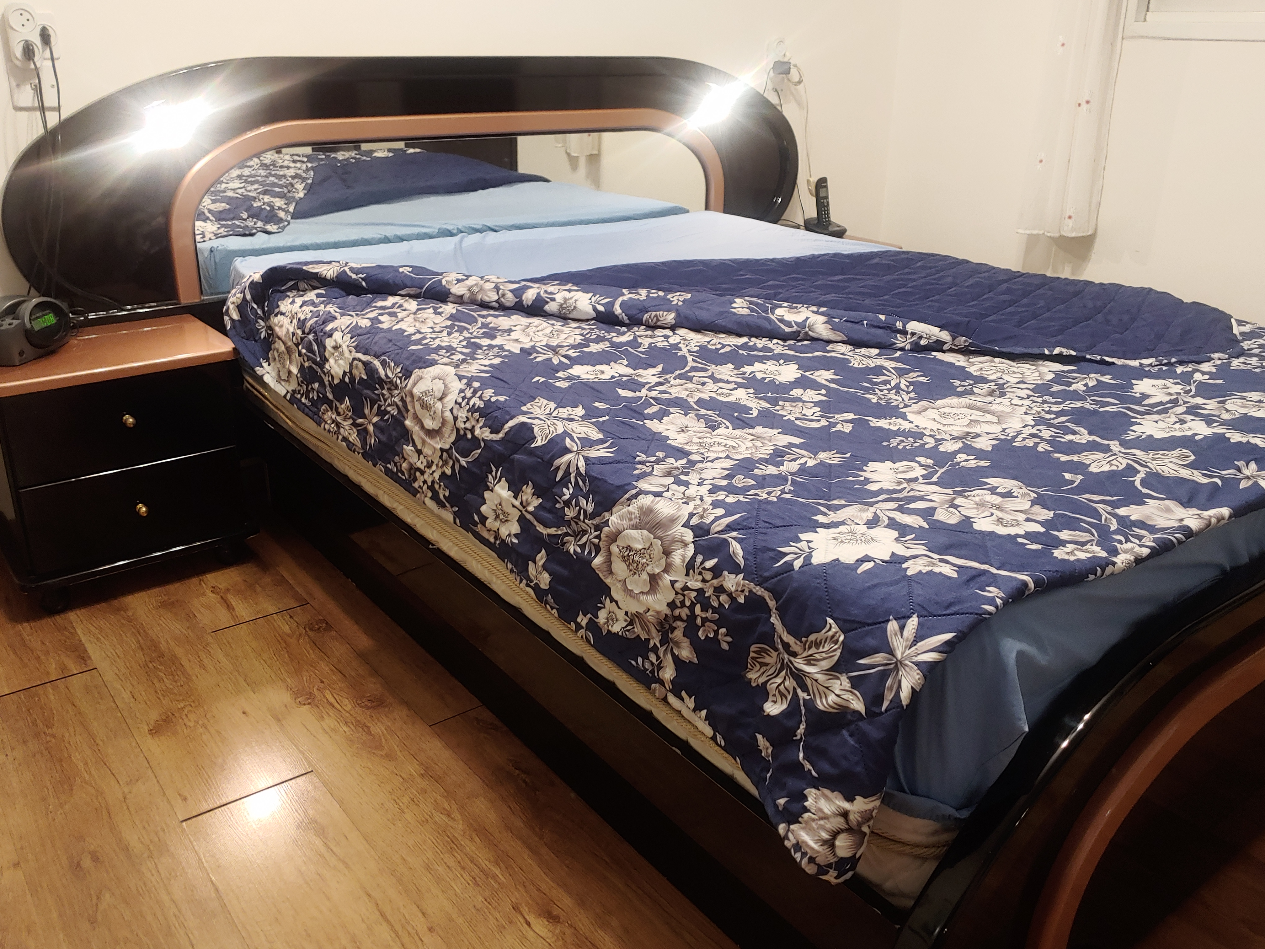 תמונה 2 ,מיטה זוגית מעוצבת כולל שידות ו למכירה ברמת גן ריהוט  מיטות