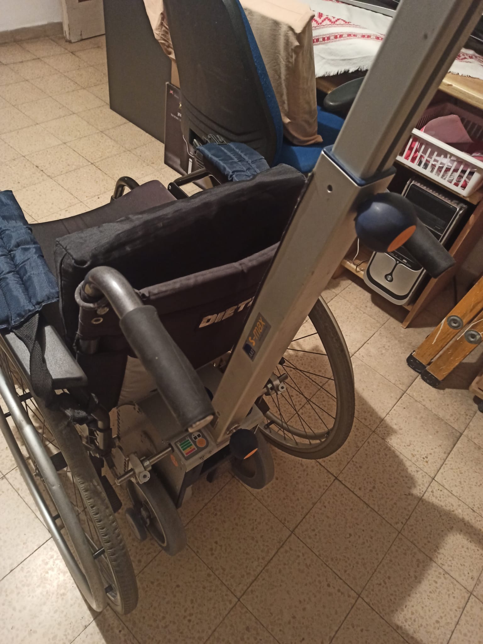 תמונה 6 ,מעלון  למכירה בתל אביב ציוד סיעודי/רפואי  כסא גלגלים