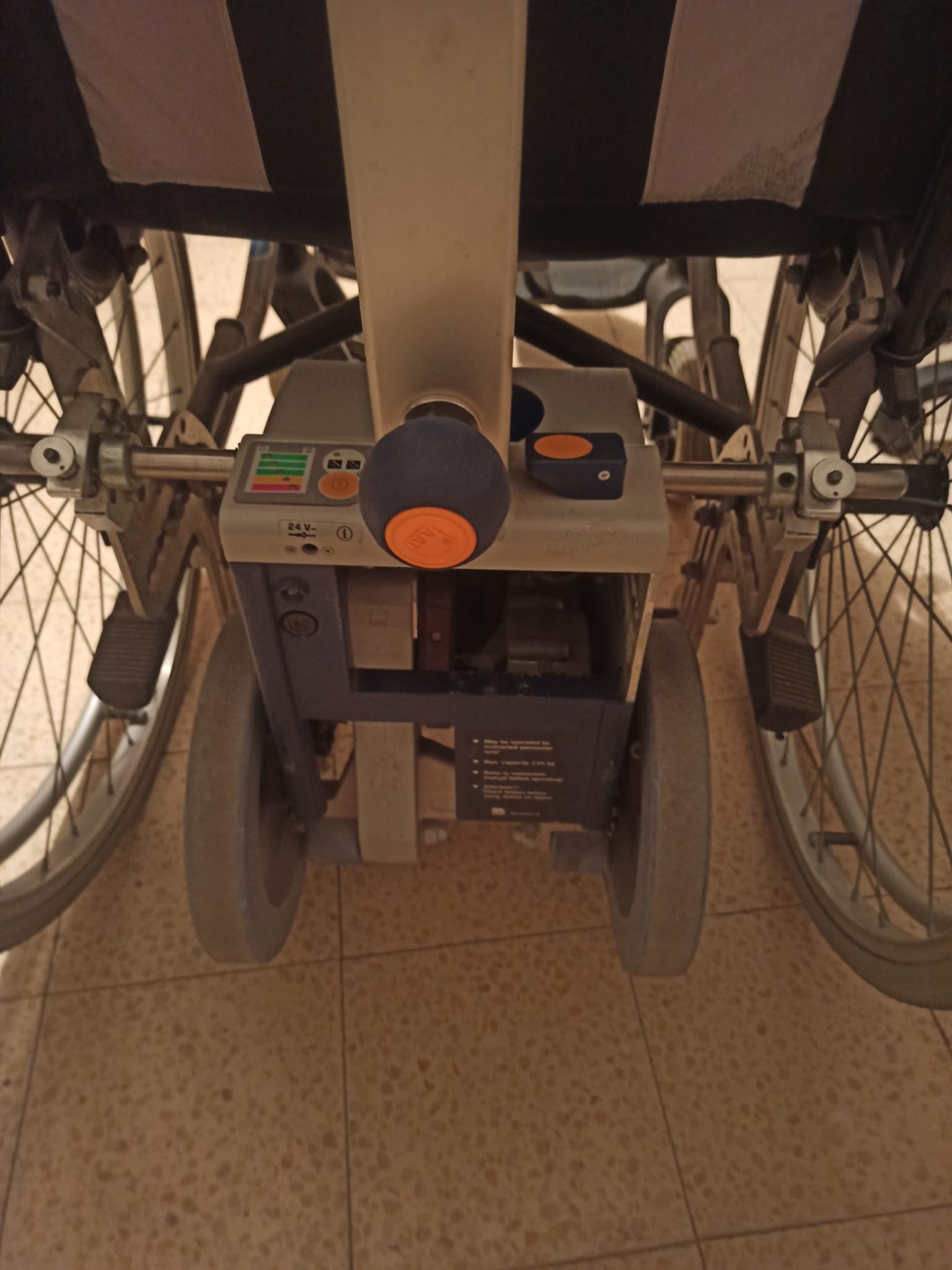 תמונה 4 ,מעלון  למכירה בתל אביב ציוד סיעודי/רפואי  כסא גלגלים