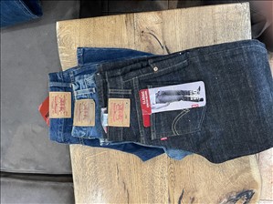 800 מכנסי ג׳ינס מותגים  