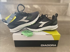 נעליים Diadora 